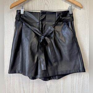 Aaron & Amber Black Faux Leather Shorts Size S LNC